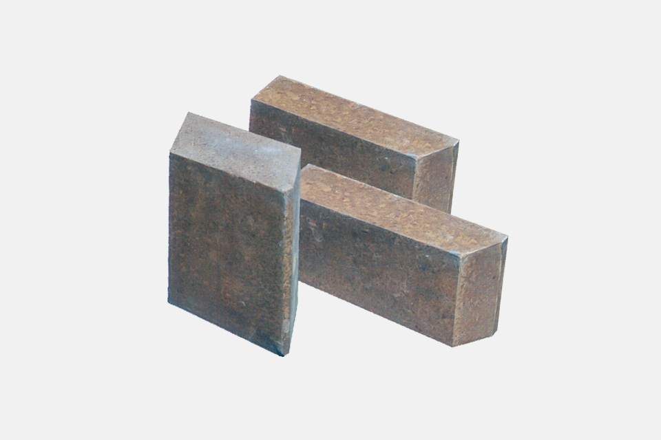 Magnesia-aluminum-chromium brick
